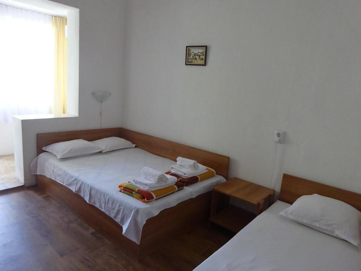 Hris Hotel Chernomorets Buitenkant foto