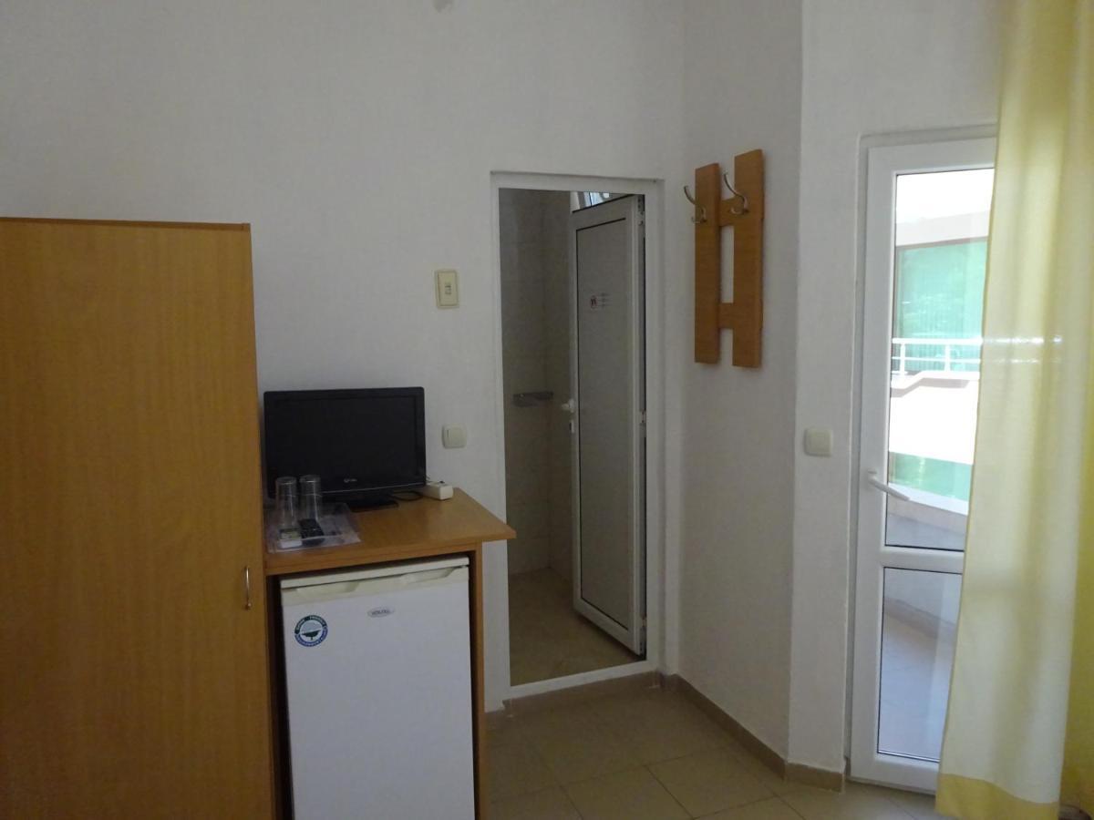 Hris Hotel Chernomorets Buitenkant foto