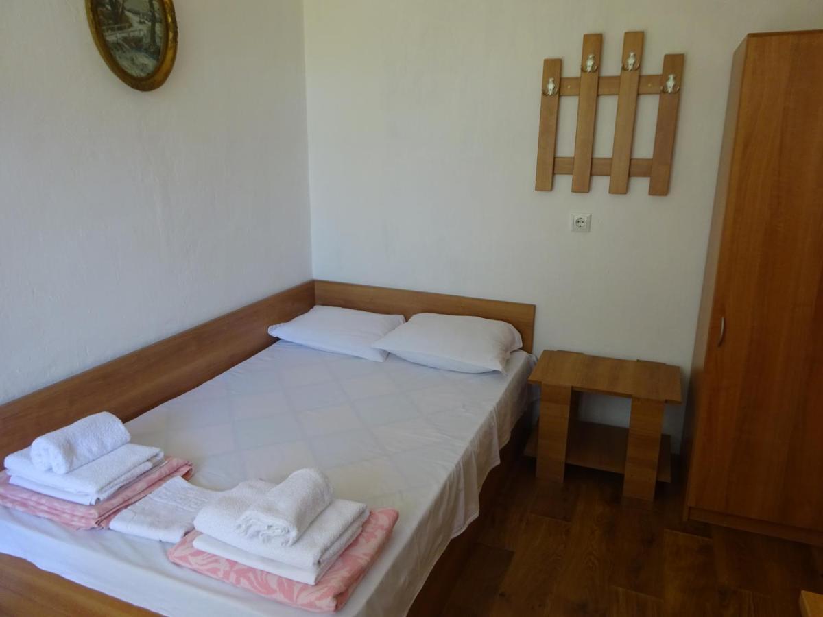 Hris Hotel Chernomorets Buitenkant foto