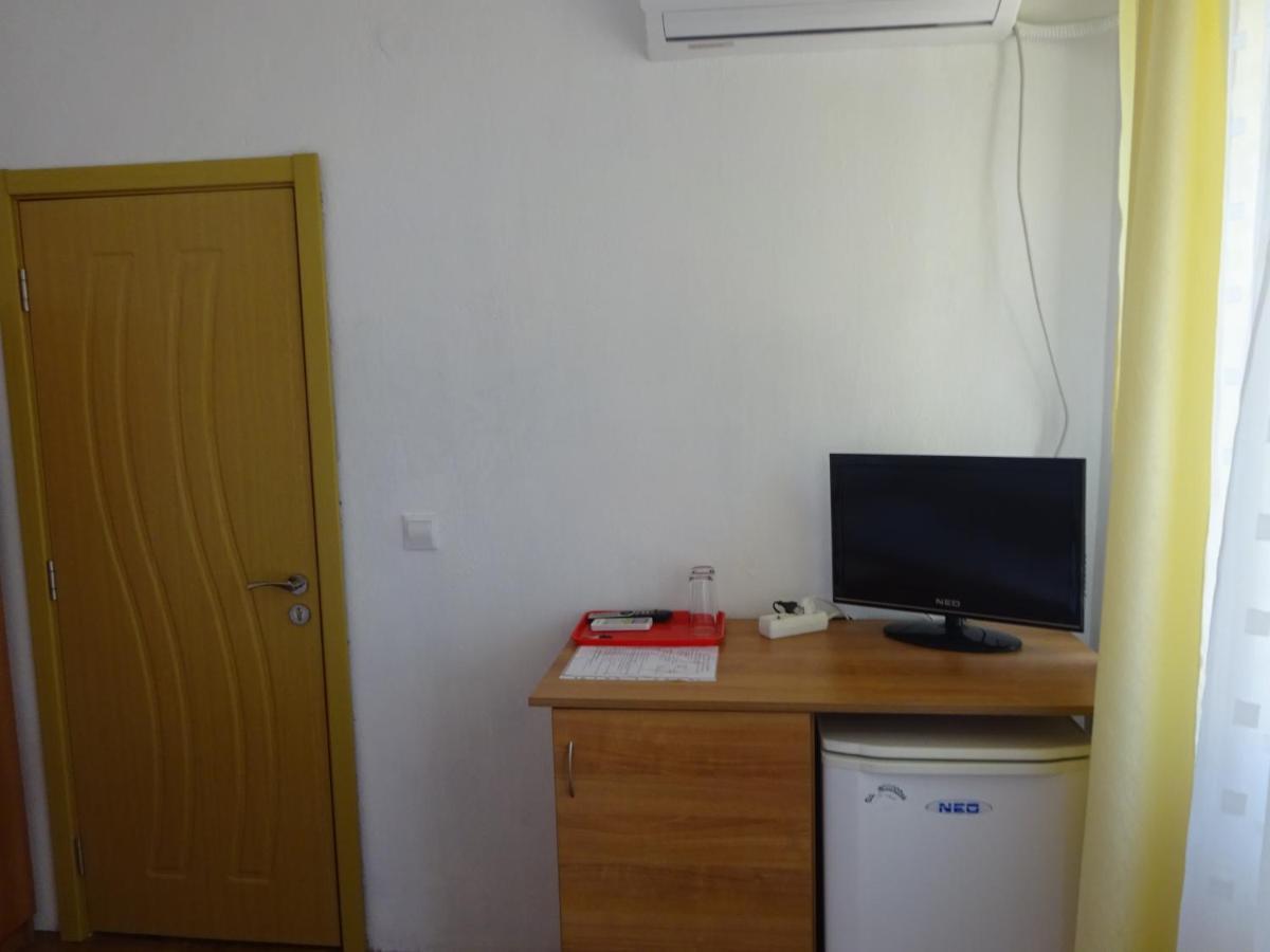 Hris Hotel Chernomorets Buitenkant foto