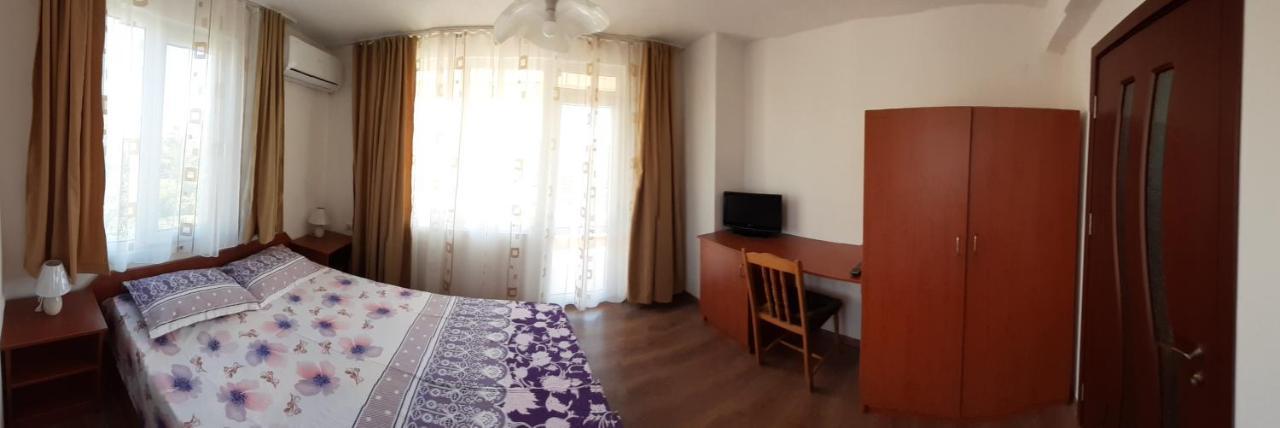 Hris Hotel Chernomorets Buitenkant foto
