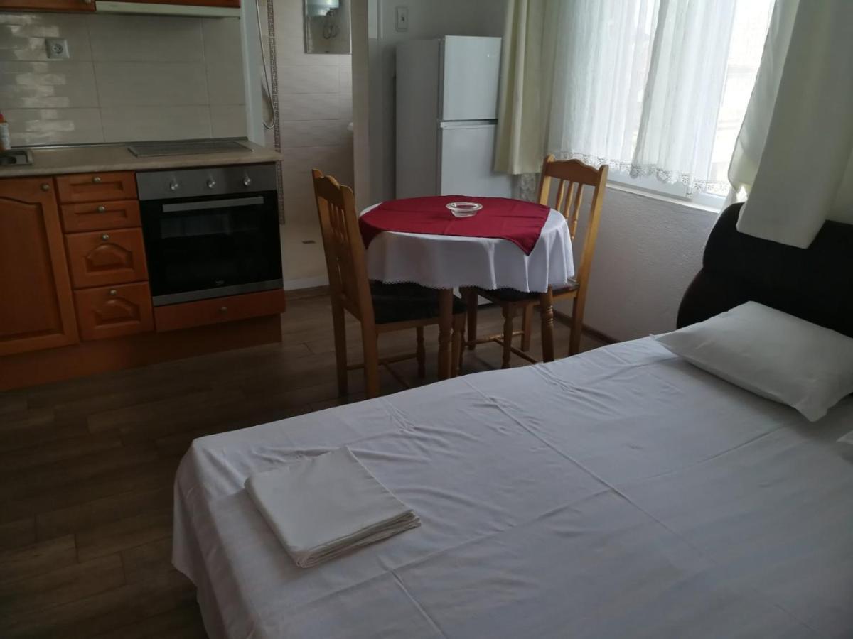Hris Hotel Chernomorets Buitenkant foto