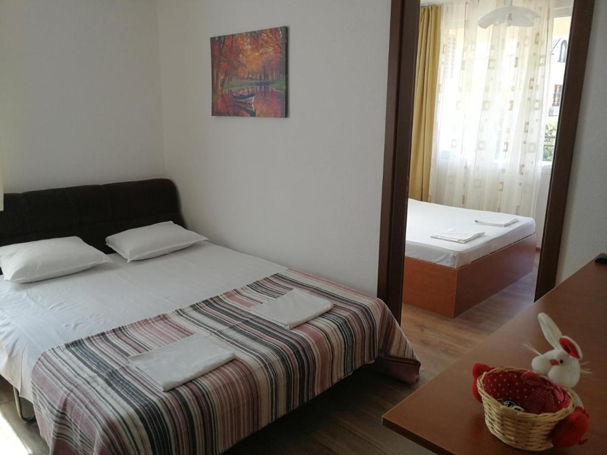 Hris Hotel Chernomorets Buitenkant foto