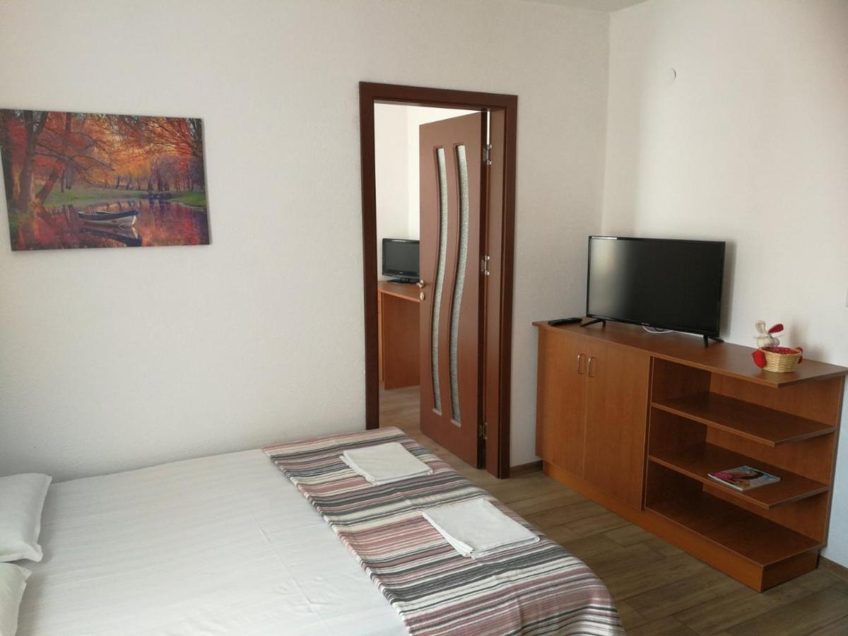 Hris Hotel Chernomorets Buitenkant foto