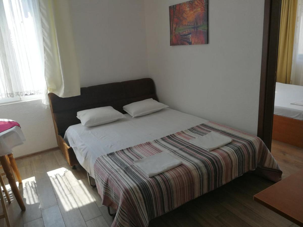 Hris Hotel Chernomorets Buitenkant foto