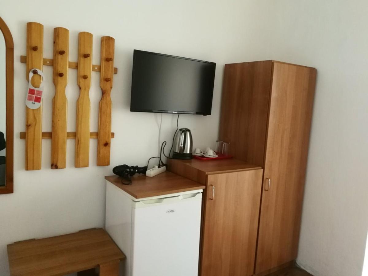 Hris Hotel Chernomorets Buitenkant foto