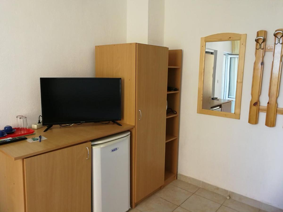 Hris Hotel Chernomorets Buitenkant foto