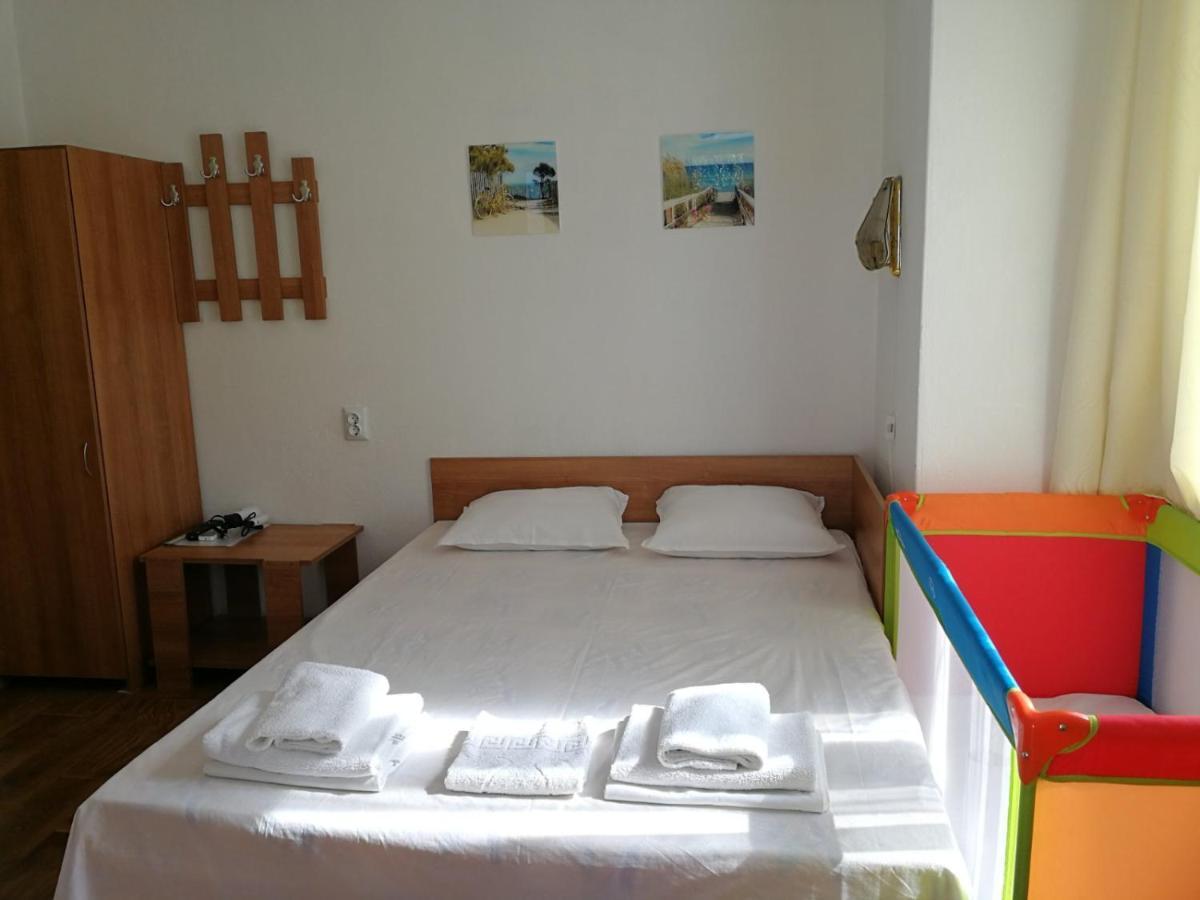 Hris Hotel Chernomorets Buitenkant foto