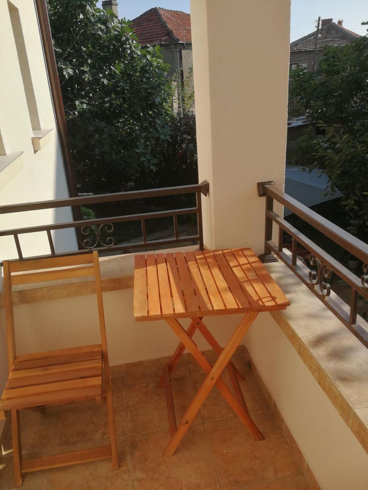 Hris Hotel Chernomorets Buitenkant foto