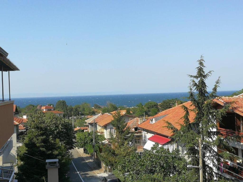 Hris Hotel Chernomorets Buitenkant foto