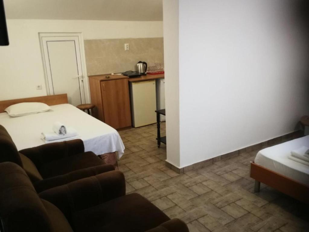 Hris Hotel Chernomorets Buitenkant foto