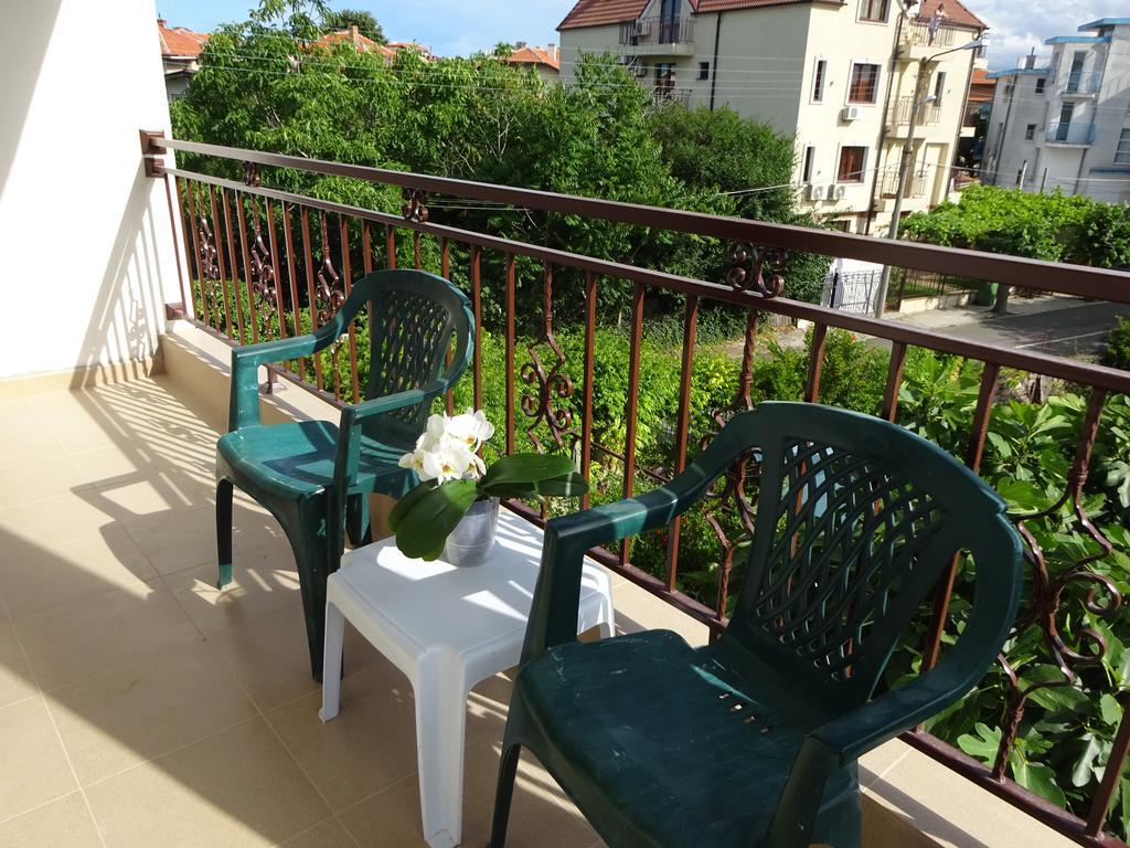 Hris Hotel Chernomorets Buitenkant foto