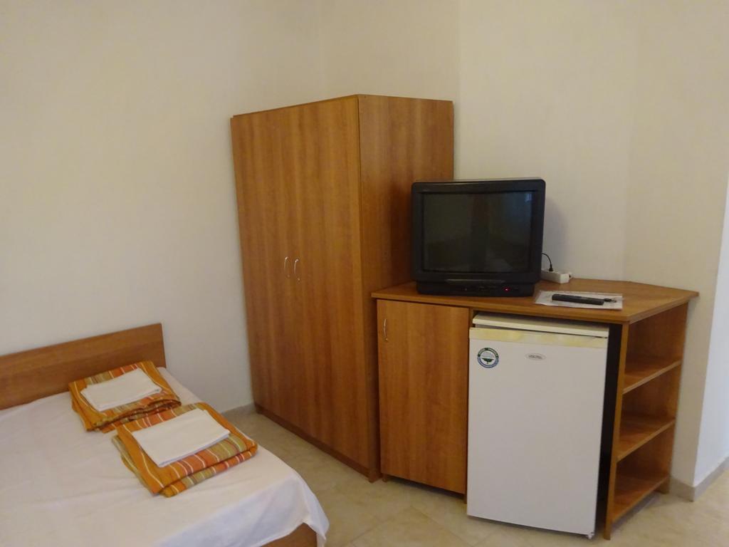 Hris Hotel Chernomorets Buitenkant foto